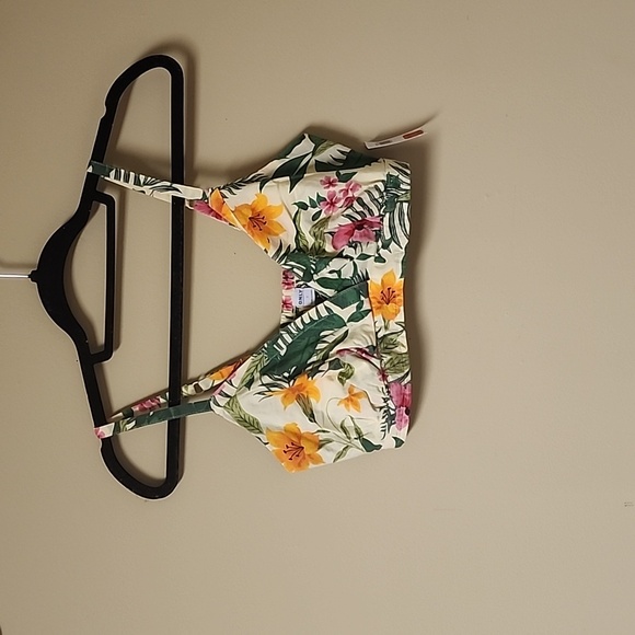 Hawaiian shorts and bralette set - Picture 2 of 6